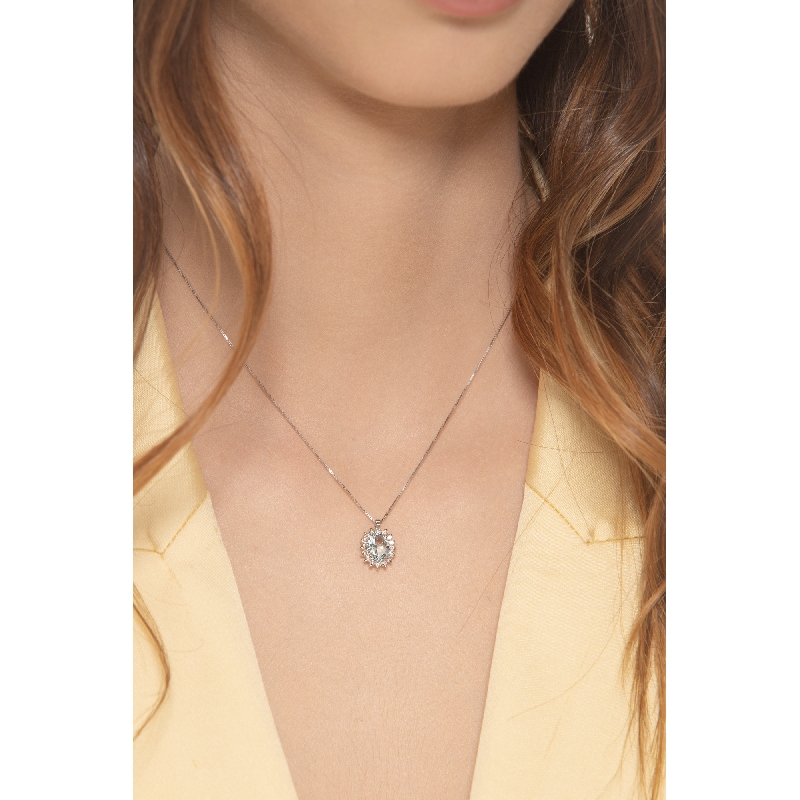 18k white gold necklace with aquamarine pendant