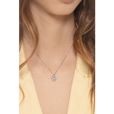 18k white gold necklace with aquamarine pendant