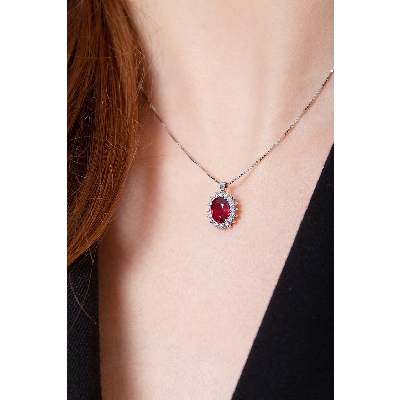 Necklace with central ruby and round cut diamonds