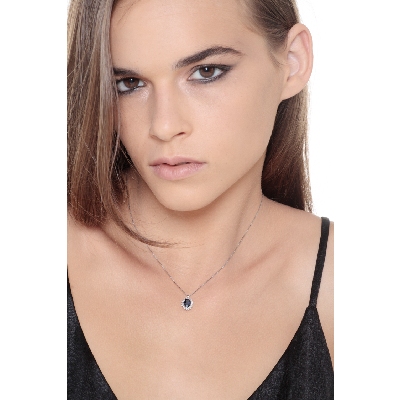 Necklace with pendant, central oval cut blue sapphire and diamonds