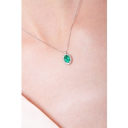 Necklace with emerald and a crown of diamonds 2