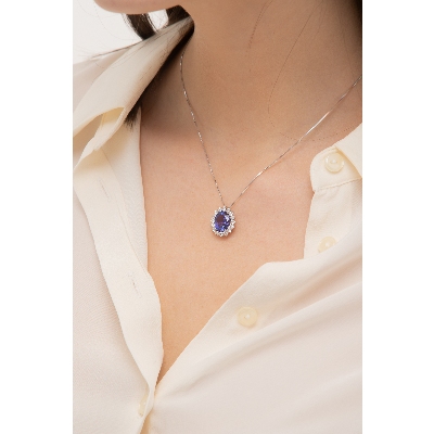 Collana e ciondolo in oro bianco 18k con tanzanite ovale e diamanti