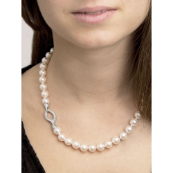 Fancy pearl necklace closure with diamonds 2
