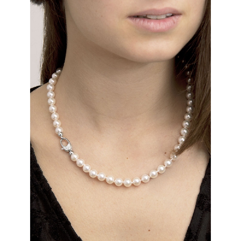 Oval closure for pearl necklace with diamonds