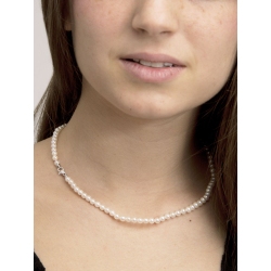 18k white gold pearl necklace closure with one 0,04 ct diamond 2