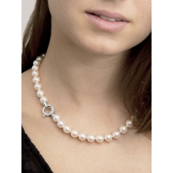 Lobster claw pearl necklace closure full of diamonds 2
