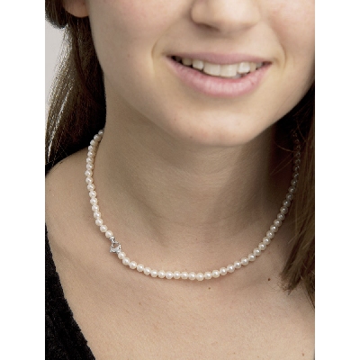 White gold 18k closure for pearl necklace with diamonds in the ends