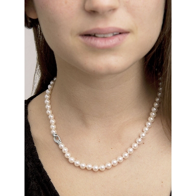 18k white gold lobster claw closure for pearl necklace with diamonds