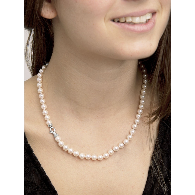 Lobster claw closure in 18k white gold