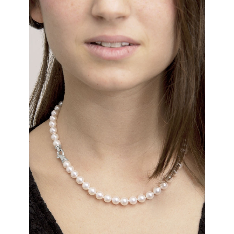 Lobster claw closure with diamonds