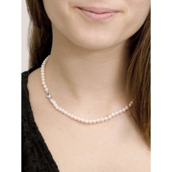 Heart shaped closure for pearl necklace 2