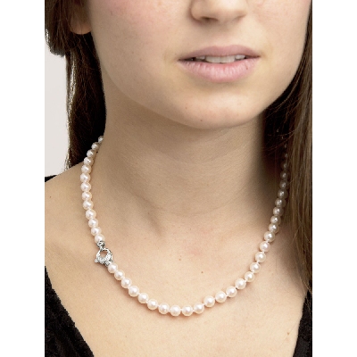 Lobster claw closure for pearl necklace