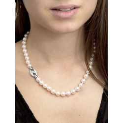 Pearl necklace closure with central diamonds 2