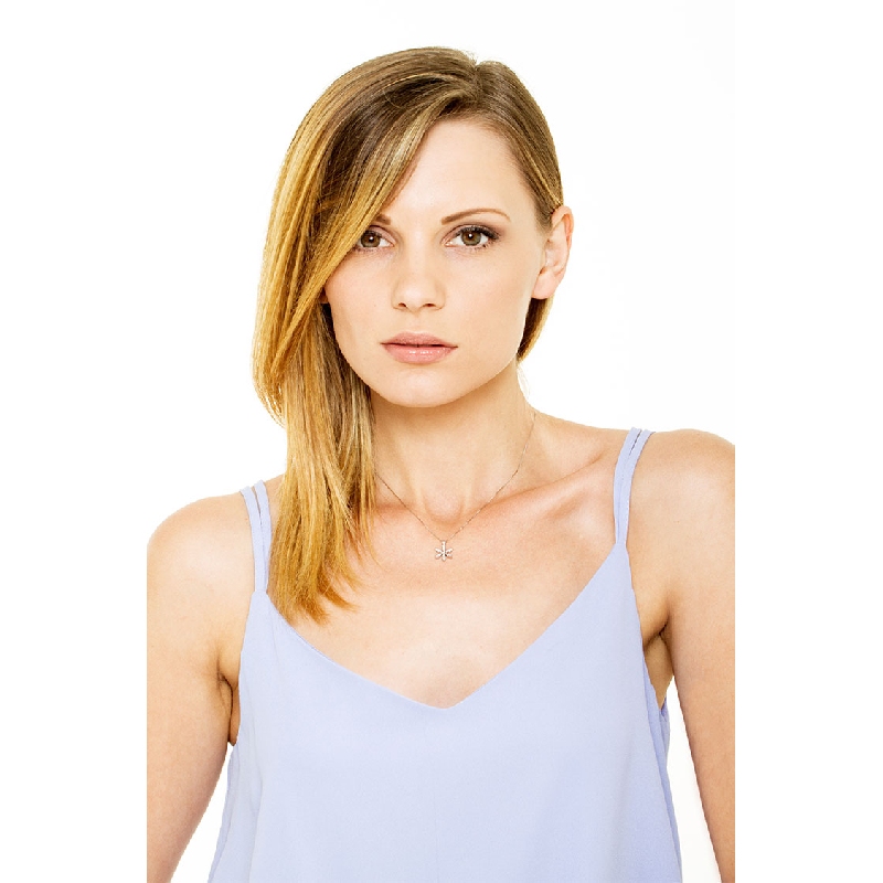 6 petals flower pendant in 18k white gold and diamonds