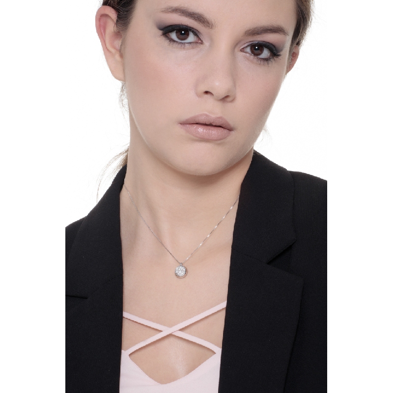 White gold 18k necklace with circle pendant and diamonds pavé