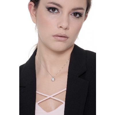 White gold 18k necklace with circle pendant and diamonds pavé