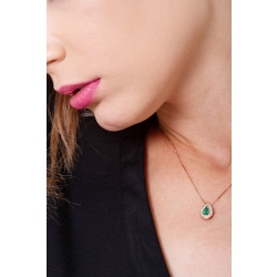 Necklace with pendant, diamonds and a central emerald 2