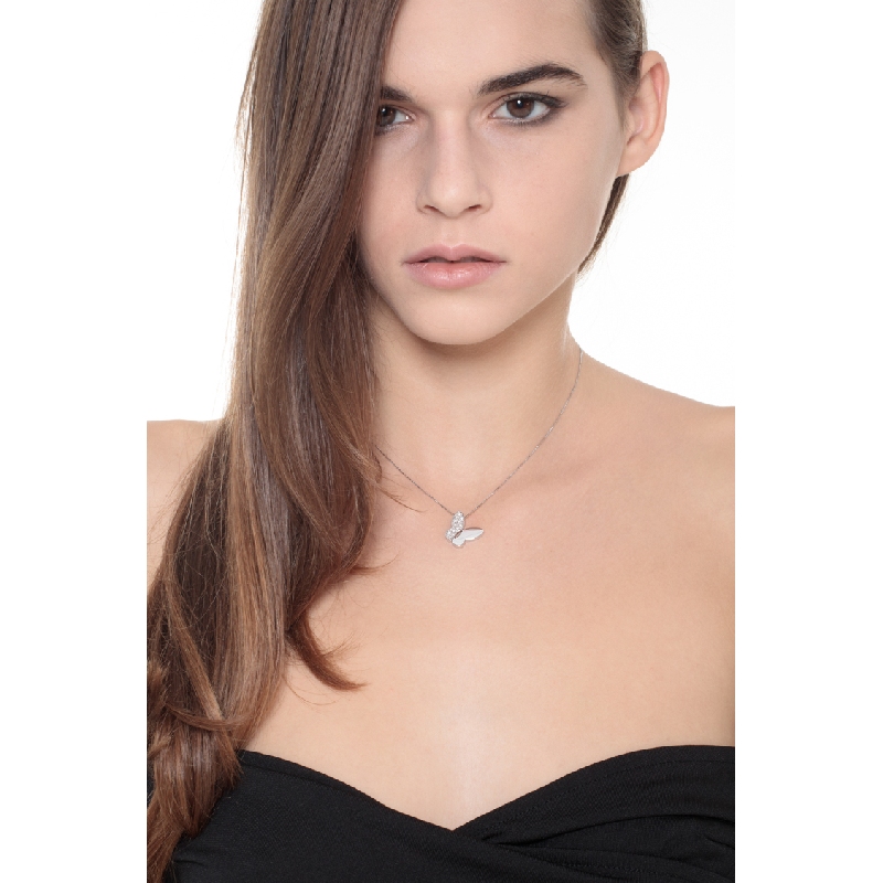 Butterfly pendant in 18k white gold with a wing full of diamonds