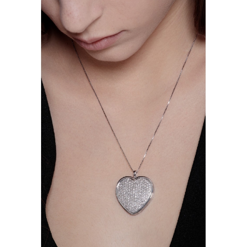 18k white gold necklace with heart pendant with diamonds pavé