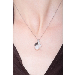 Necklace in 18k white gold with a pendant with a pearl and black and white diamonds 2