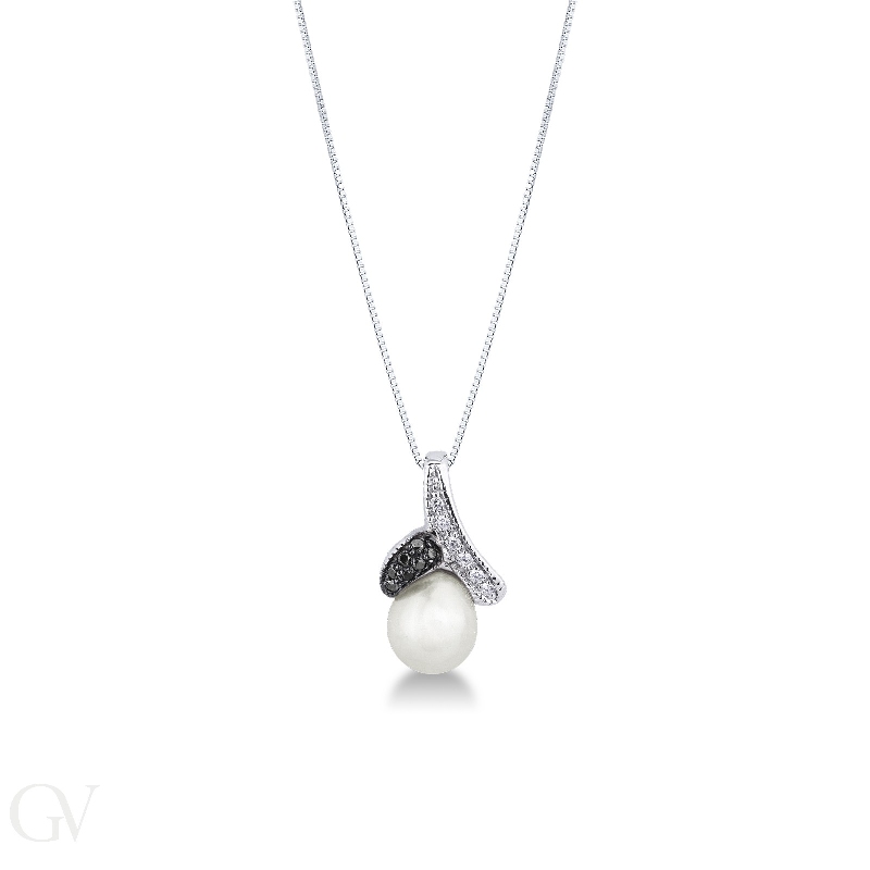 Necklace in 18k white gold with a pendant with a pearl and black and white diamonds