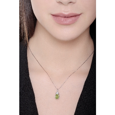 Necklace with oval peridot  and diamonds pendant