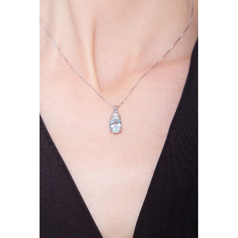 White gold 18k pendant with aquamarine and diamonds 