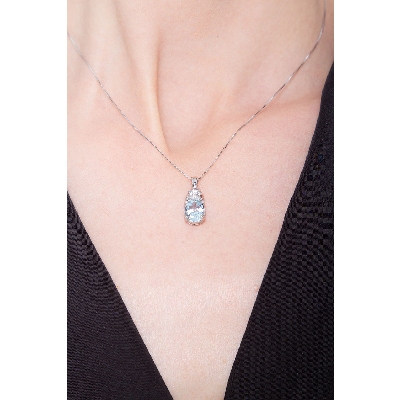 White gold 18k pendant with aquamarine and diamonds 
