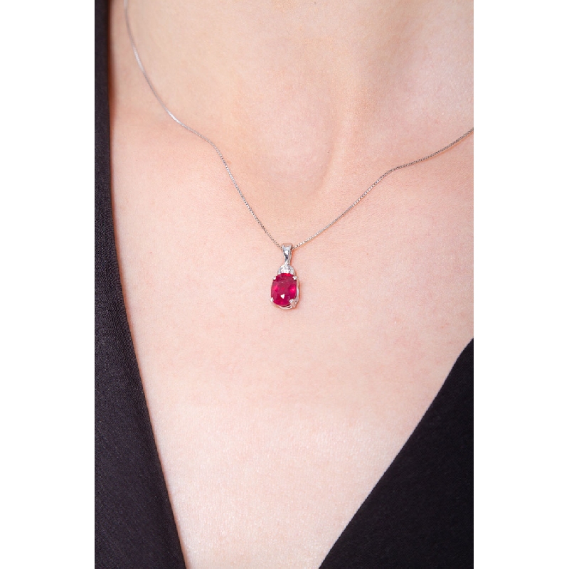 White gold 18k necklace with ruby and diamonds 