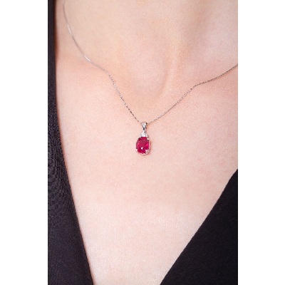 White gold 18k necklace with ruby and diamonds 