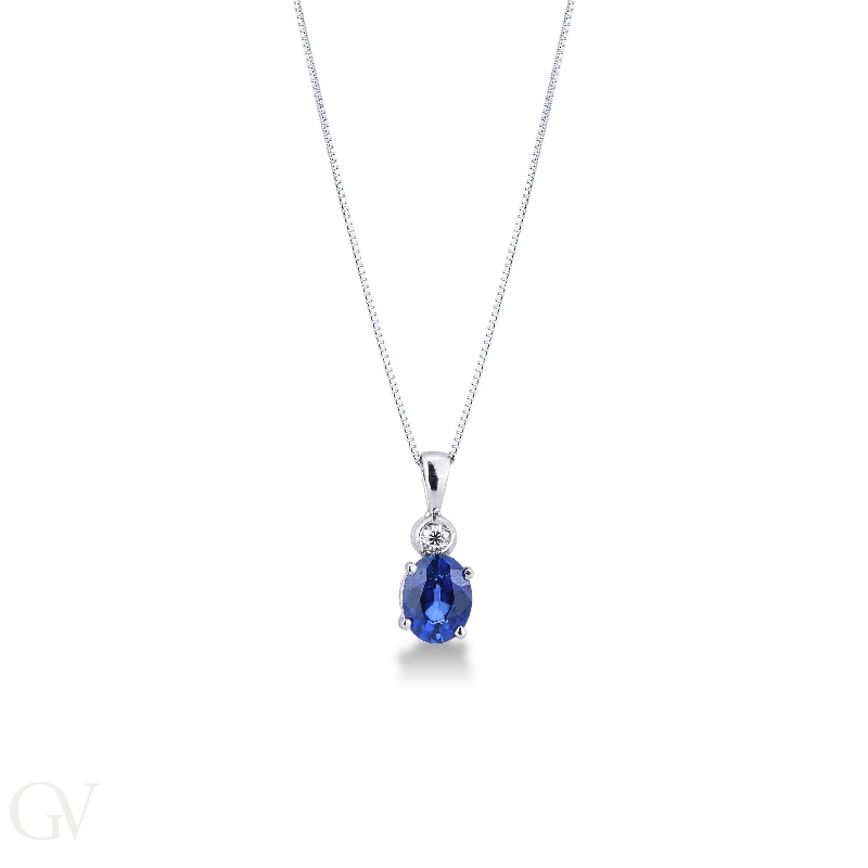 White gold 18k necklace with oval sapphire and diamond