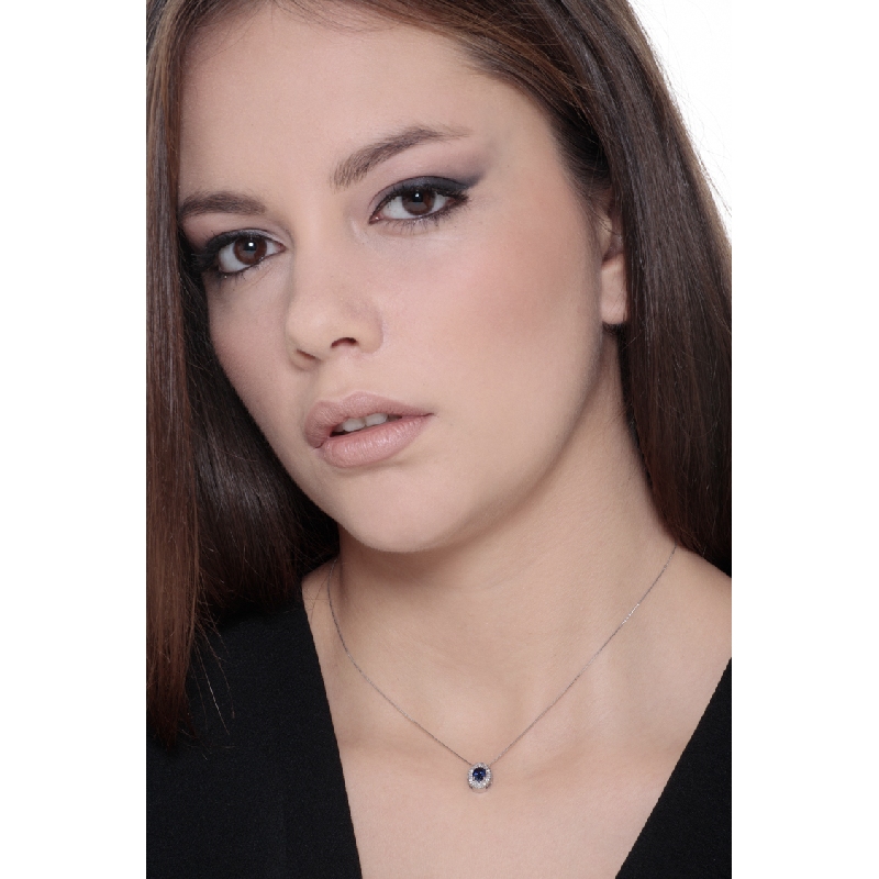 Necklace with pendant, diamonds and an oval sapphire