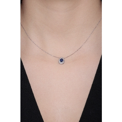 Necklace with pendant, diamonds and an oval sapphire