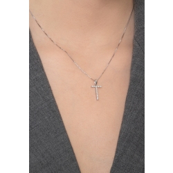 Collana in oro bianco 18k e ciondolo con lettera T in diamanti 2