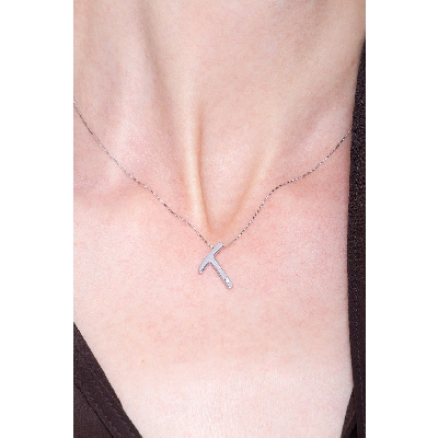 Collana lettera T in oro bianco 18k con diamante