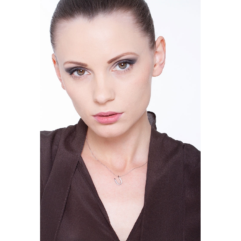 Collana lettera U in oro bianco 18k con diamante