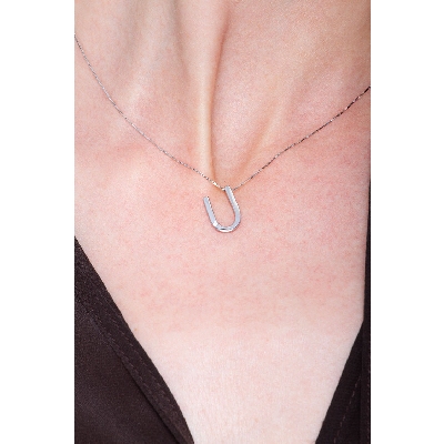 Collana lettera U in oro bianco 18k con diamante