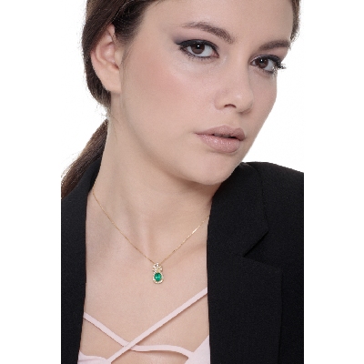 Necklace with pendant, pear shape emerald and diamonds