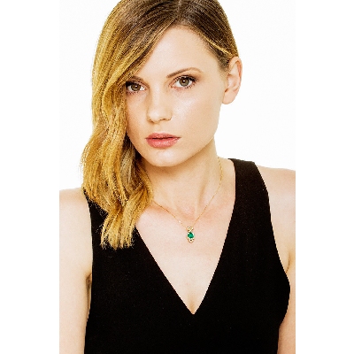 18k yellow gold emerald pendant with round cut diamonds