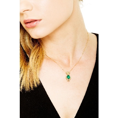 18k yellow gold emerald pendant with round cut diamonds