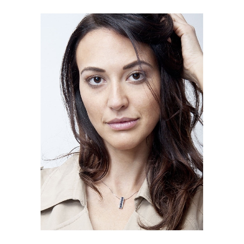 18k white gold bar pendant with diamonds and blue sapphires