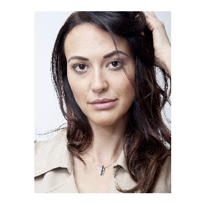 18k white gold bar pendant with diamonds and blue sapphires