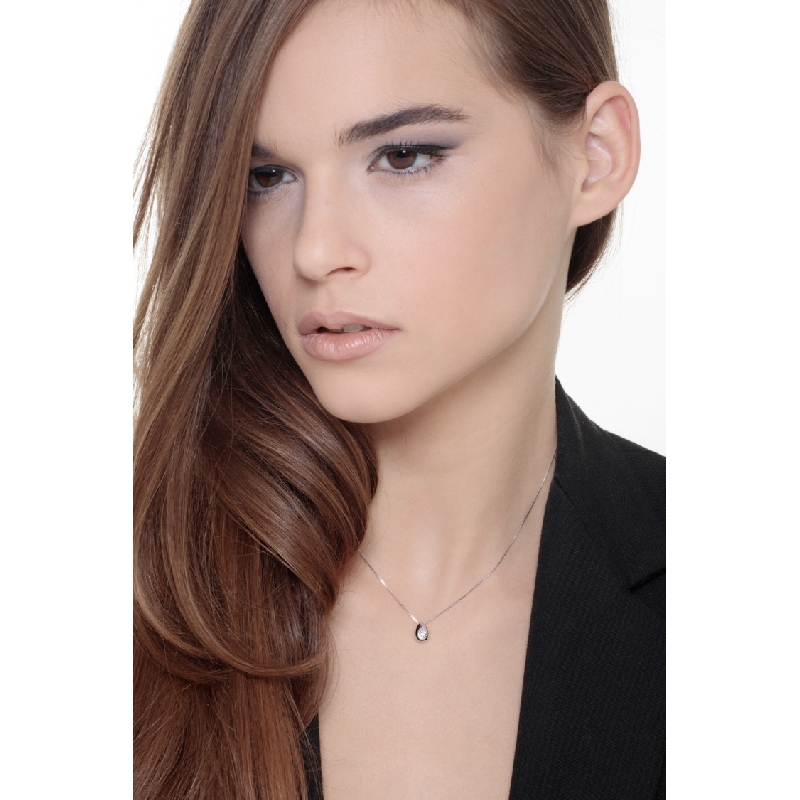 18k white gold necklace with tear drop pendant and diamond