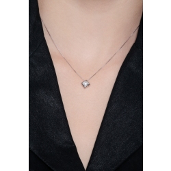18k white gold necklace with solitaire pendant rhombus shaped 2