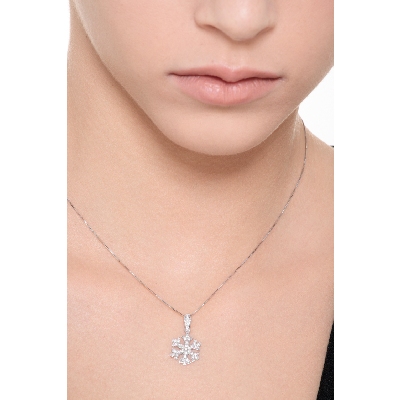 18k white gold snowflake pendant with diamonds