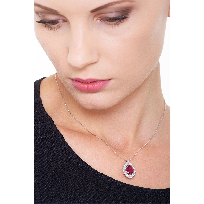 Necklace with pendant, central pear cut ruby and 2 rows of diamonds