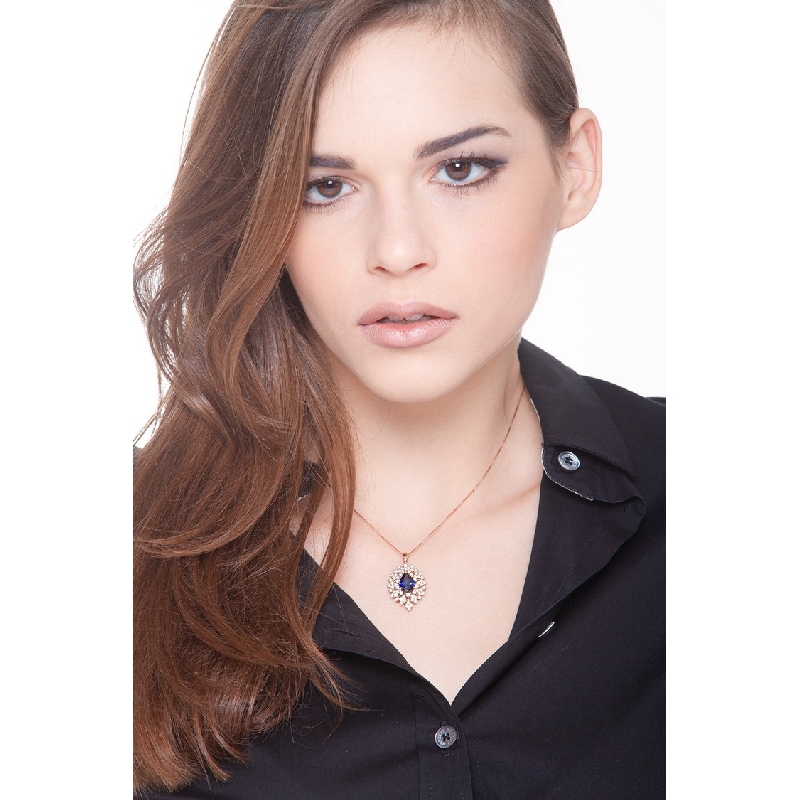 Necklace with pendant, central pear cut sapphire and a fancy crown of diamonds