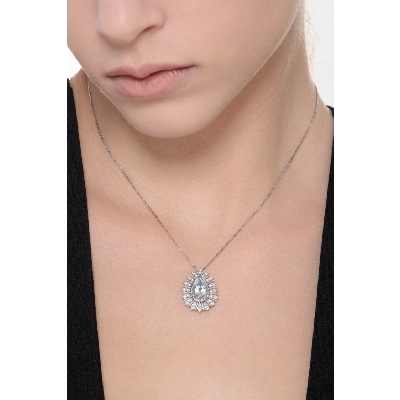 Necklace with pendant, central aquamarine and a fancy crown of round cut diamonds