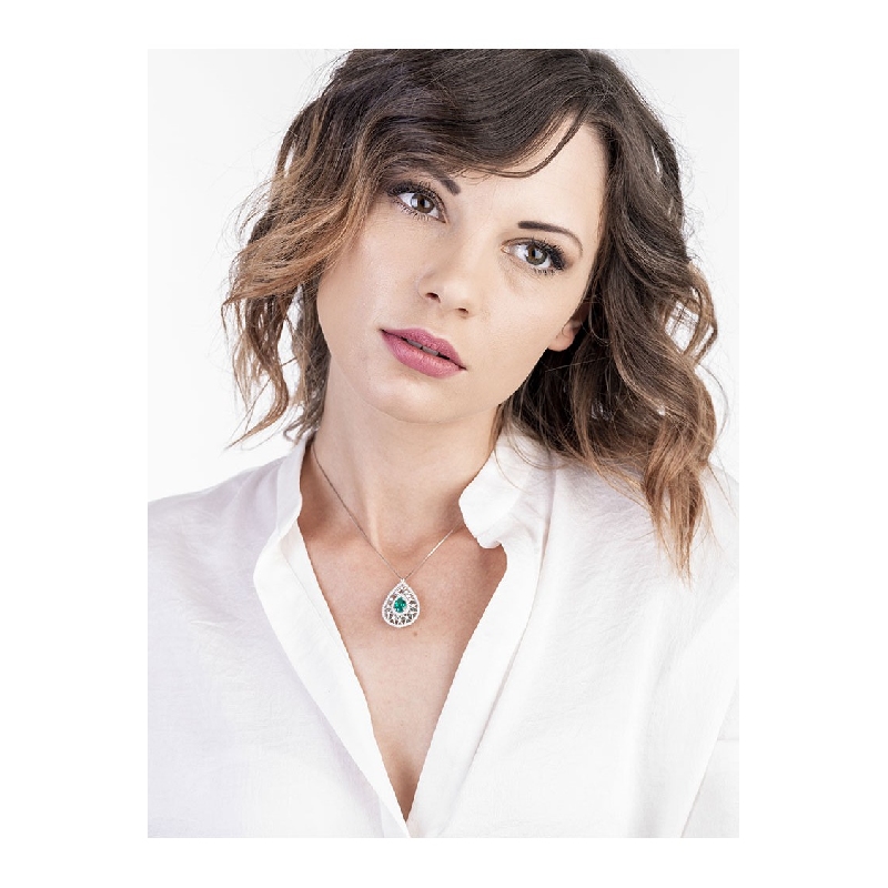 White gold 18k pendant with emerald and diamonds 