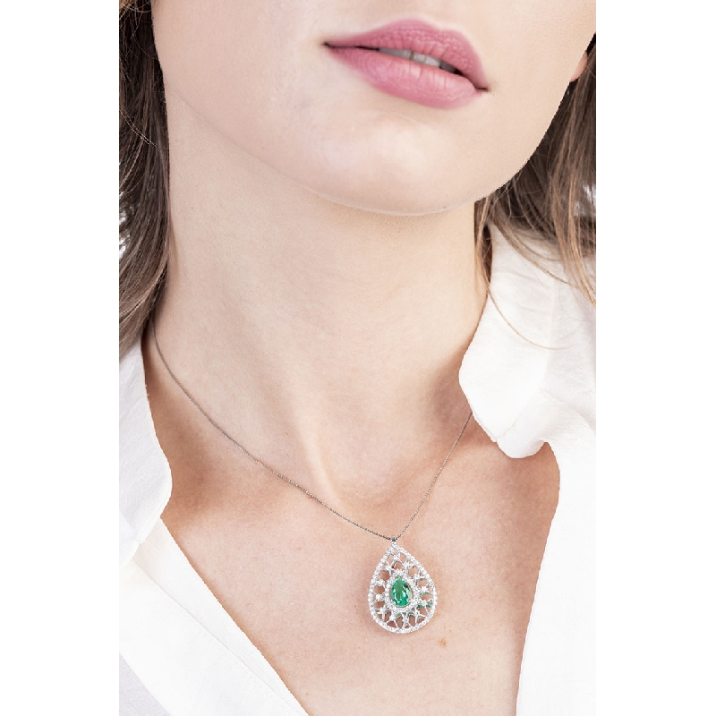 White gold 18k pendant with emerald and diamonds 